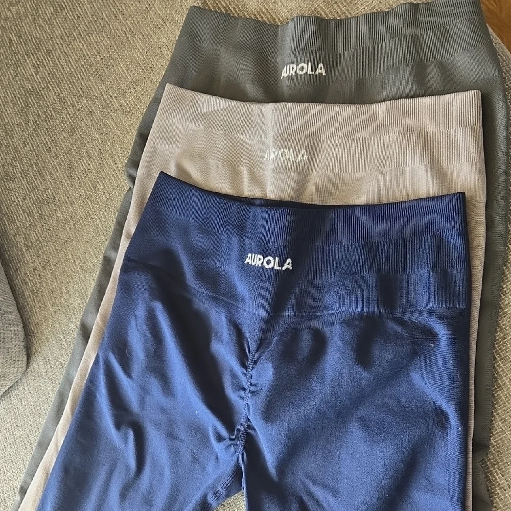 Aurola Full Length Intensify Leggings Set in Blue, Gray, and Tan - Picture 3 of 5